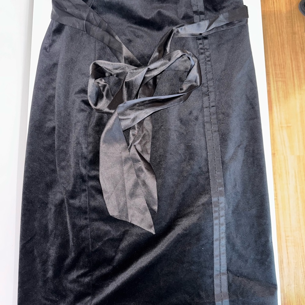 Chic Black Satin Pencil Skirt